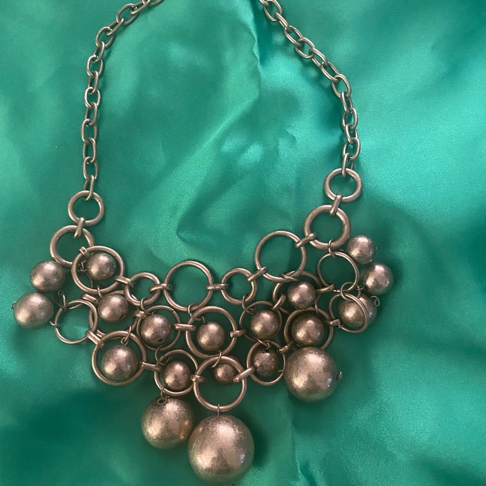 Bead necklace